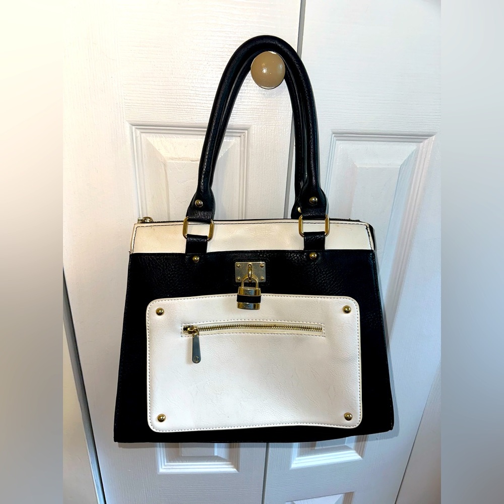Beautiful Charming Charlie Bag ⭐️Lightly Used⭐️